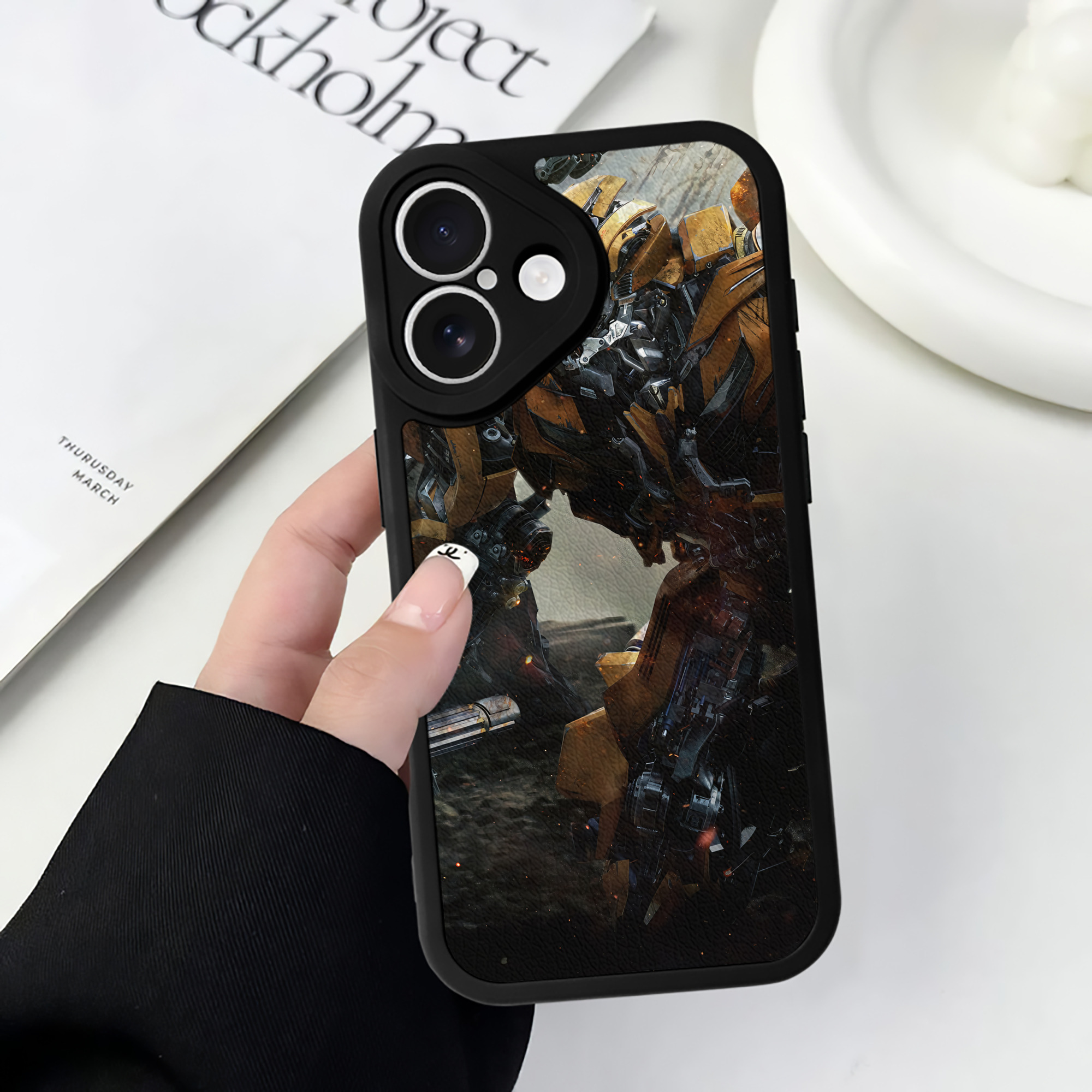 （画像用） Transformers トランスフォーマー 【iPhone 16シリーズ対応】シリコンスマホケース（レザー調） 材質：シリコン